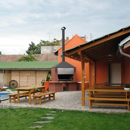 Penzion A Restaurace U Hroznu Velké Bílovice Buitenkant foto