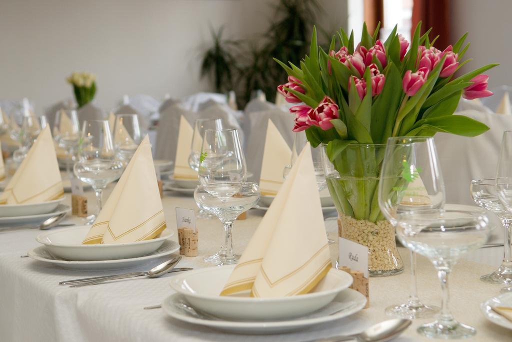 Penzion A Restaurace U Hroznu Velké Bílovice Buitenkant foto