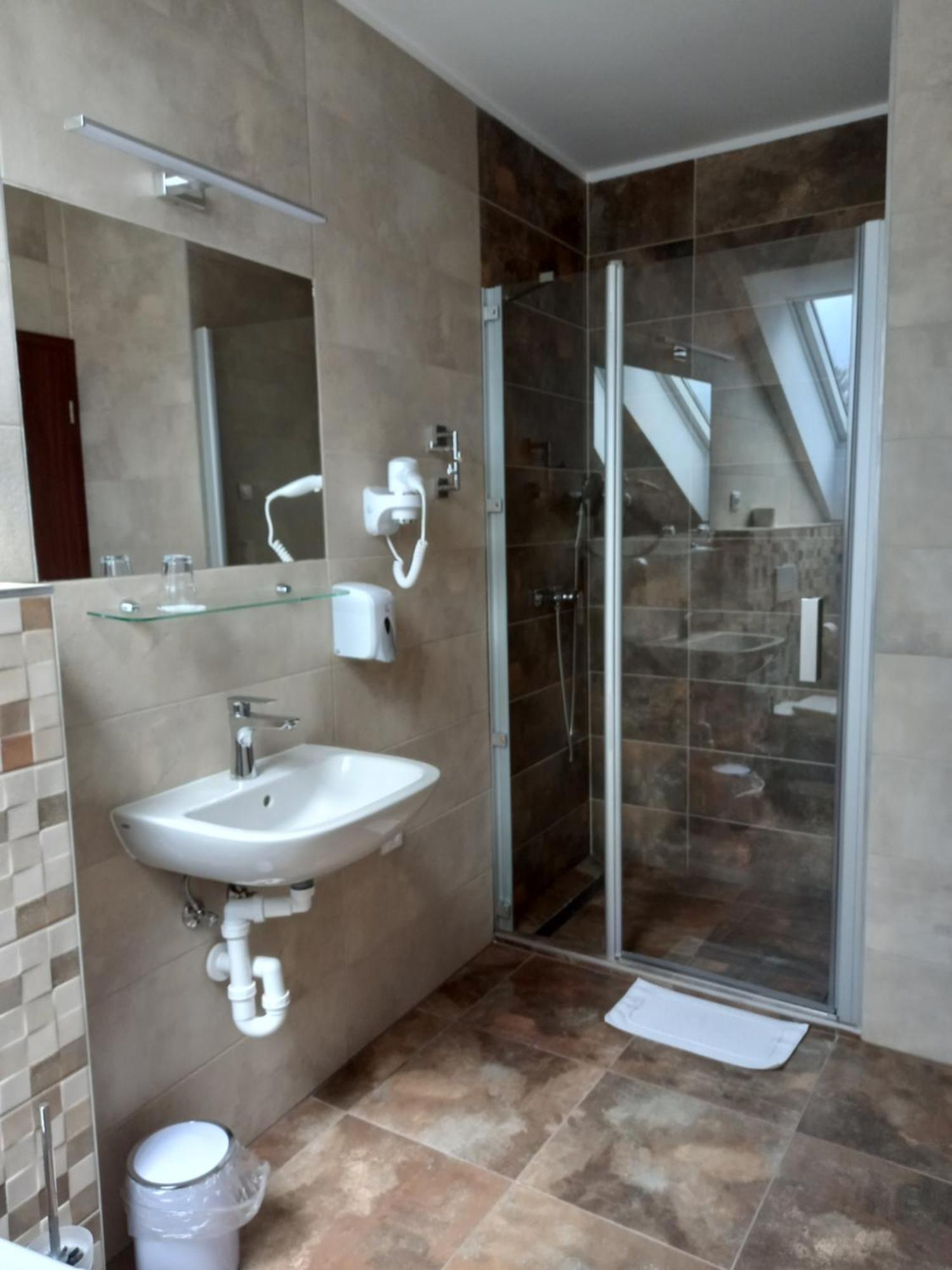 Penzion A Restaurace U Hroznu Velké Bílovice Buitenkant foto