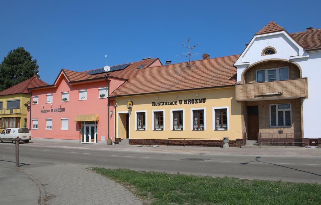 Penzion A Restaurace U Hroznu Velké Bílovice Buitenkant foto