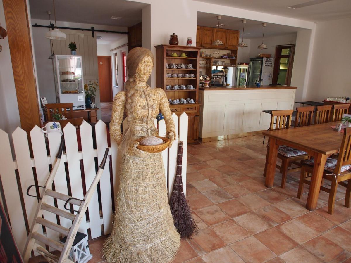 Penzion A Restaurace U Hroznu Velké Bílovice Buitenkant foto