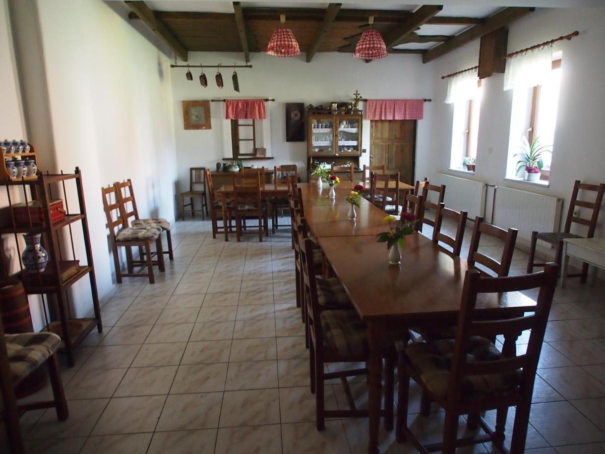 Penzion A Restaurace U Hroznu Velké Bílovice Buitenkant foto