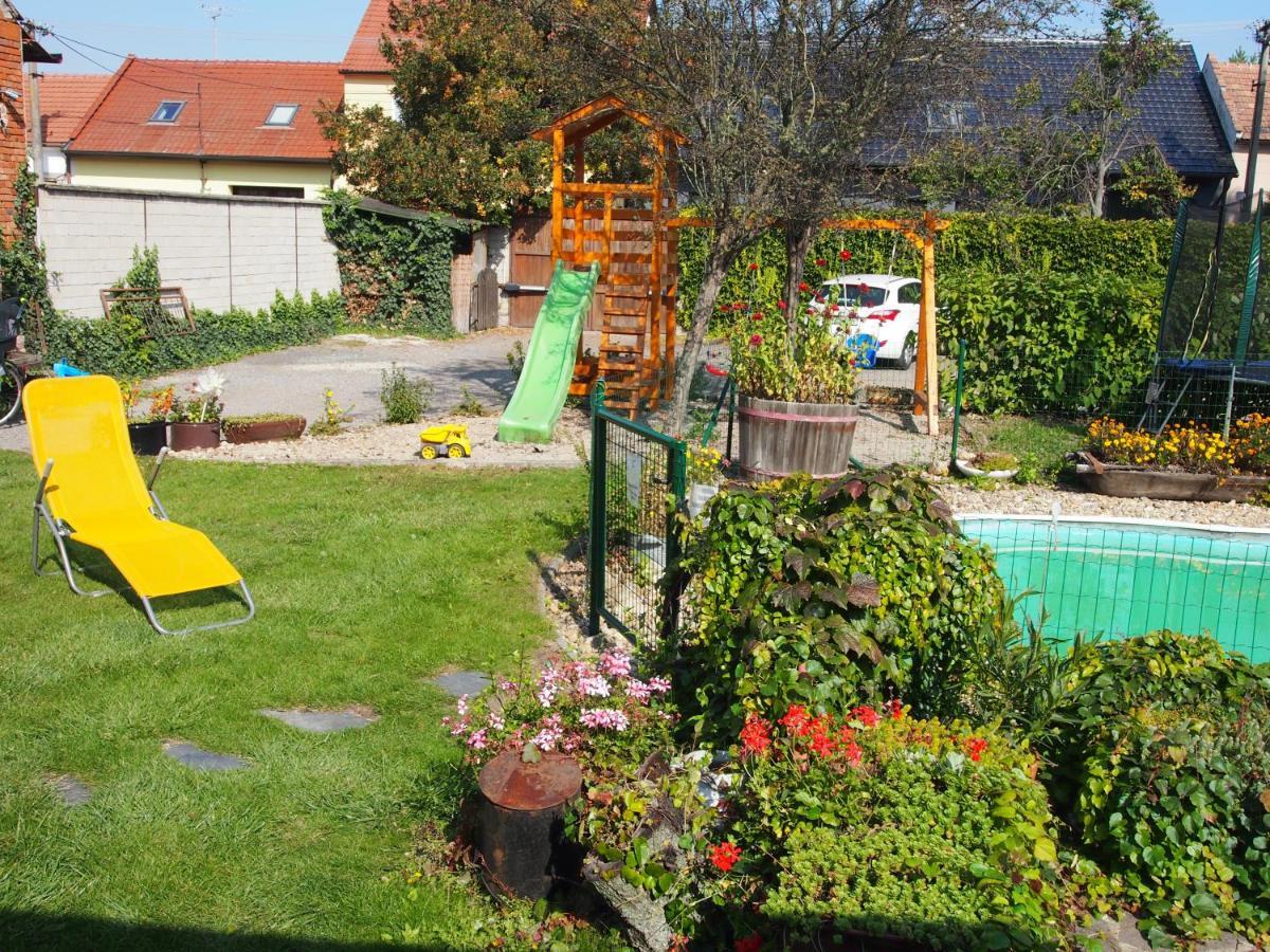Penzion A Restaurace U Hroznu Velké Bílovice Buitenkant foto