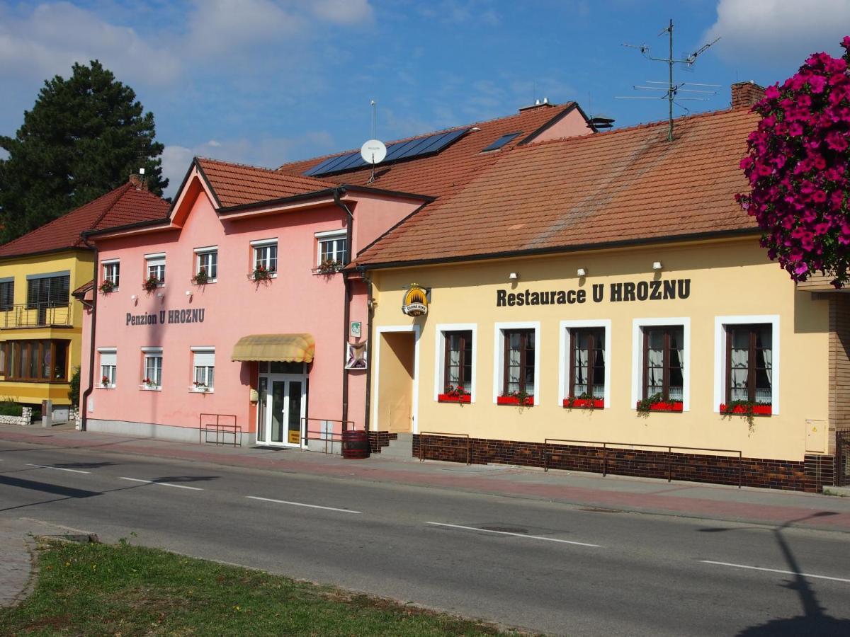 Penzion A Restaurace U Hroznu Velké Bílovice Buitenkant foto