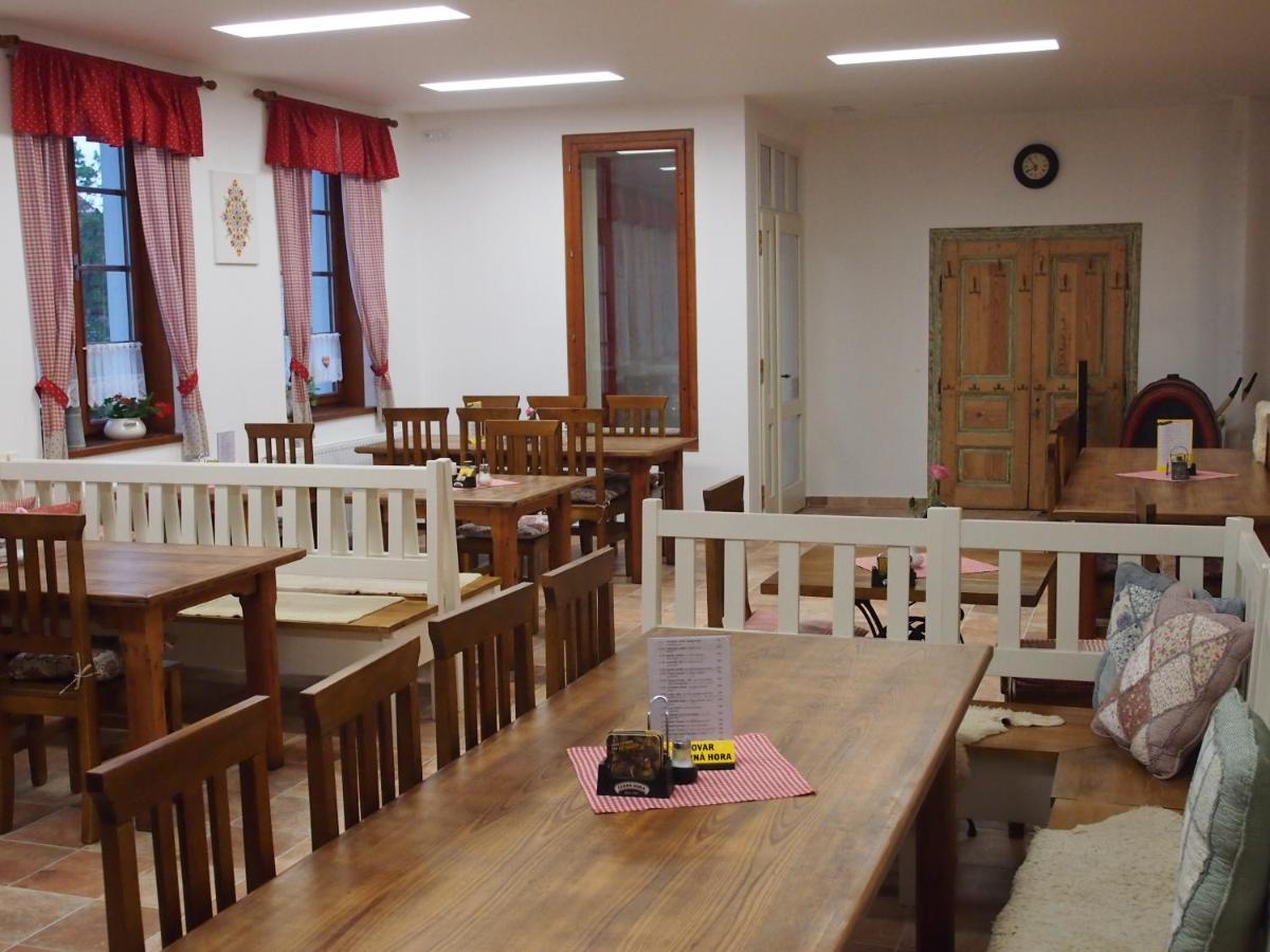 Penzion A Restaurace U Hroznu Velké Bílovice Buitenkant foto